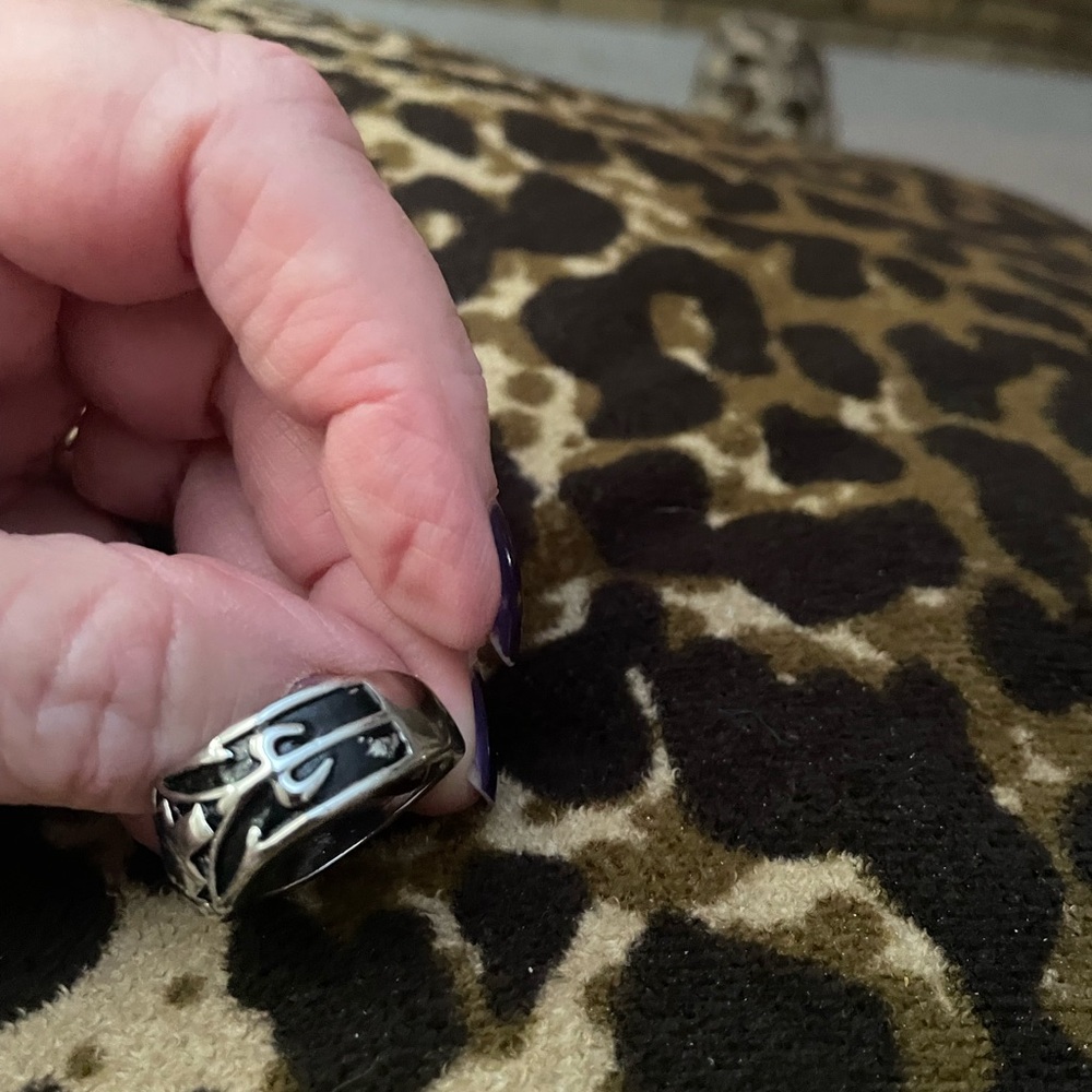 Silver Cross Design Ring thick heavy unisex ring - Picture 7 of 7